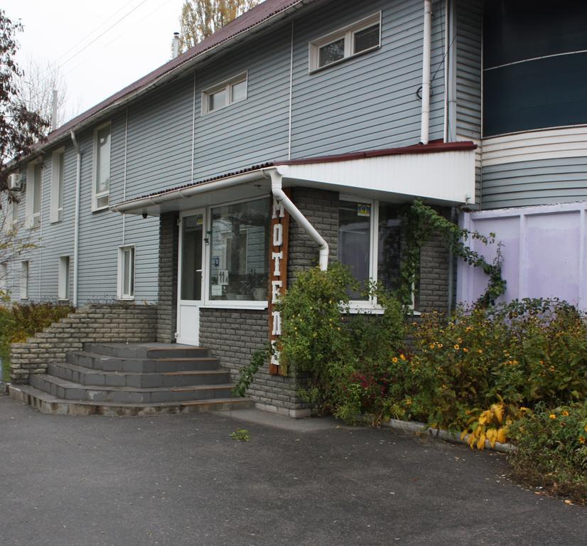 Motel Pid Strihoyu Kremencsuk Kültér fotó