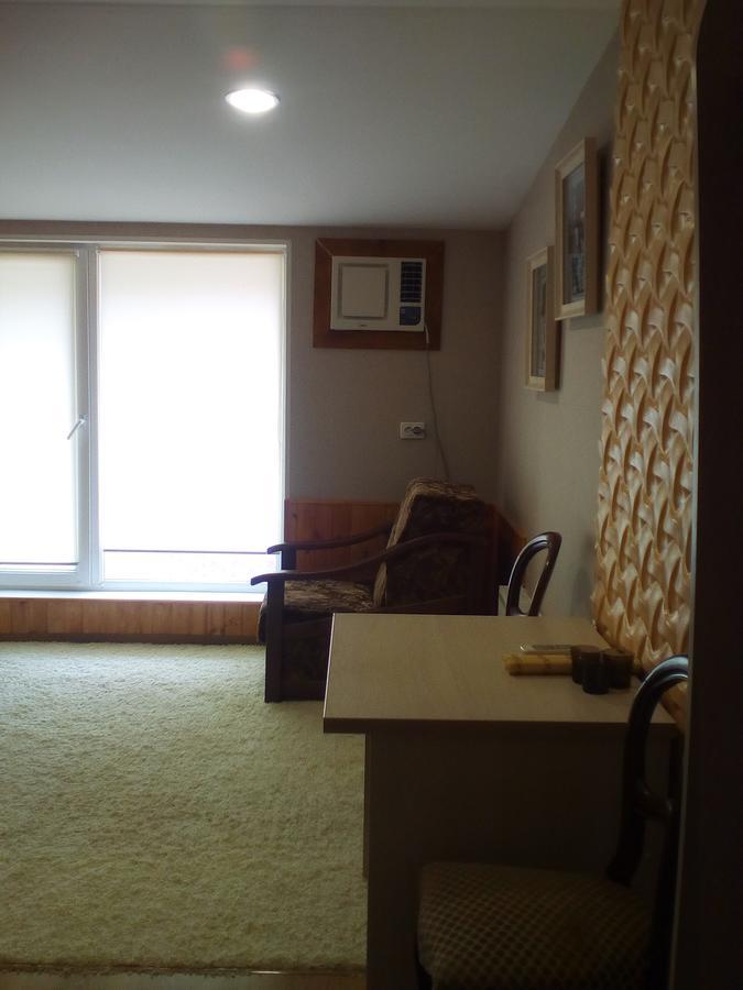 Motel Pid Strihoyu Kremencsuk Kültér fotó